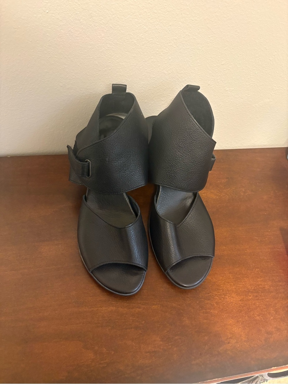 Arche Black Open-Toe Women's Sandals - Picture 6 of 8